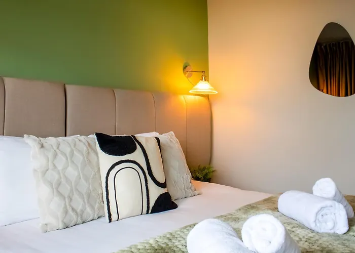2Br 2Ba Sleeps 6 King Beds City Views E1