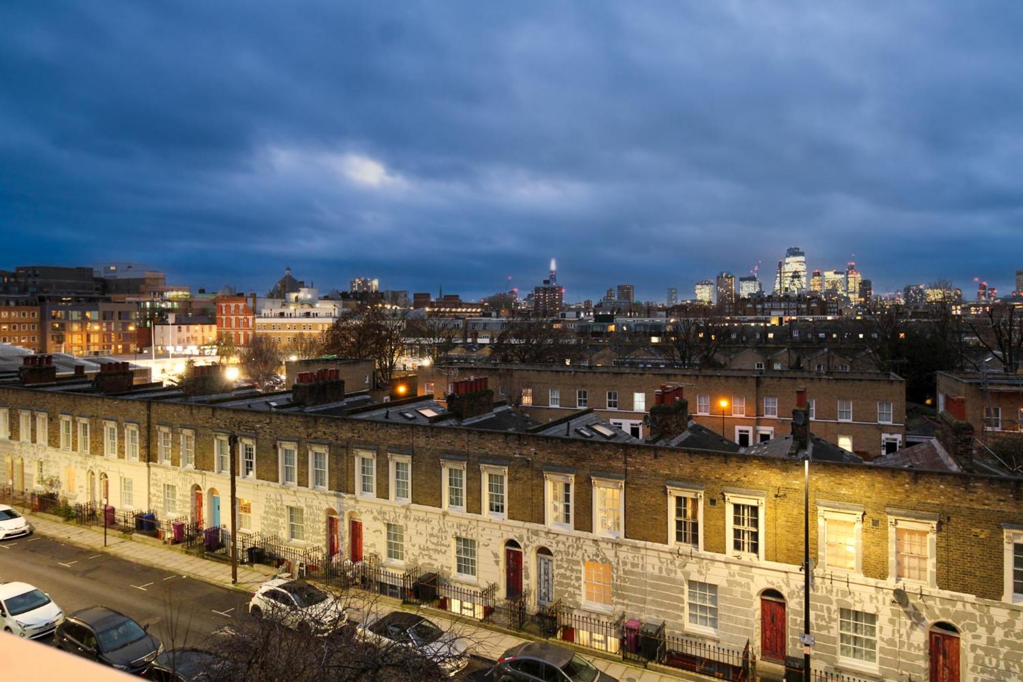 2br 2ba Sleeps 6 King Beds Views E1 Appartement Londen