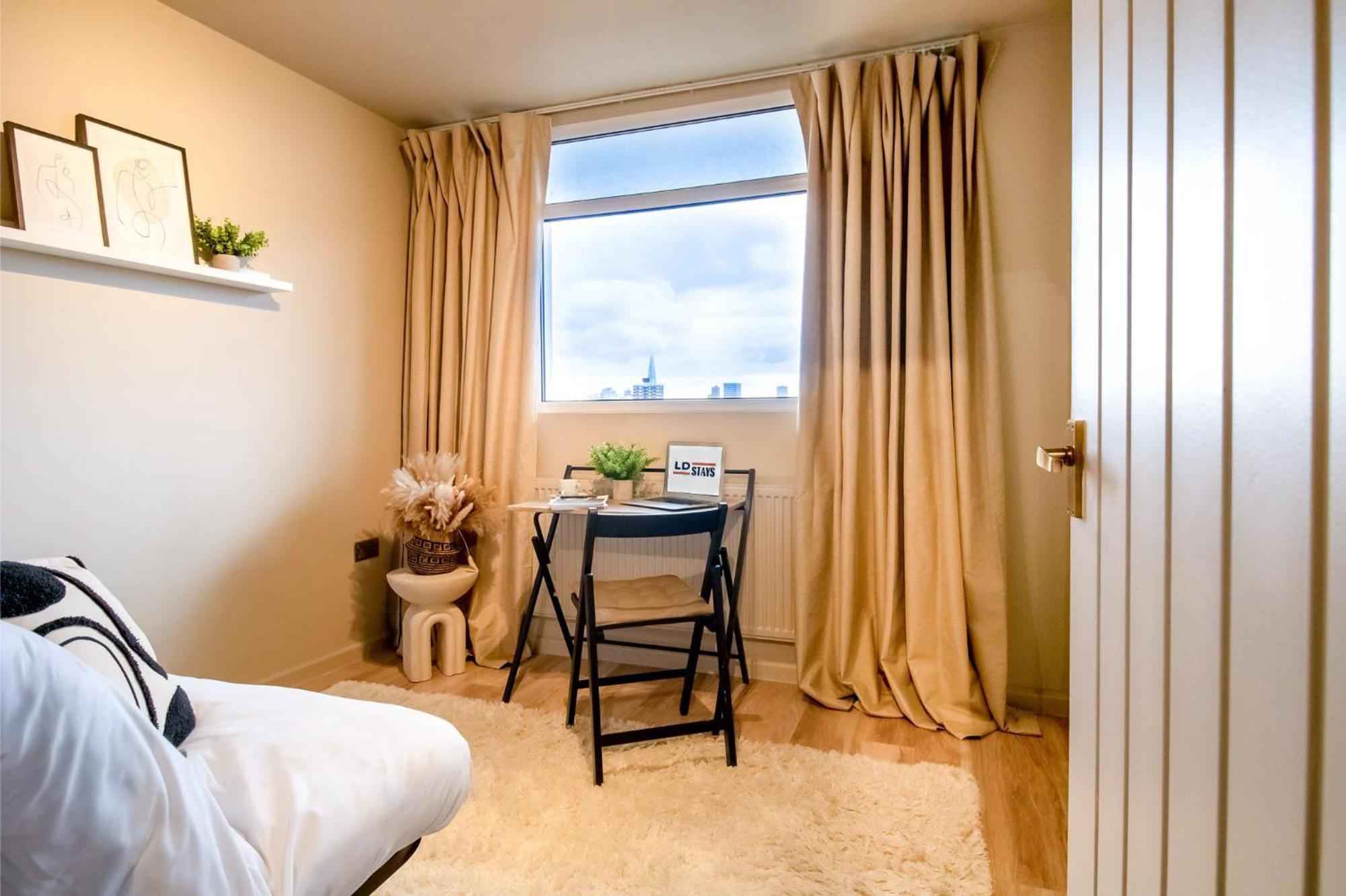 2br 2ba Sleeps 6 King Beds Views E1 * Londen