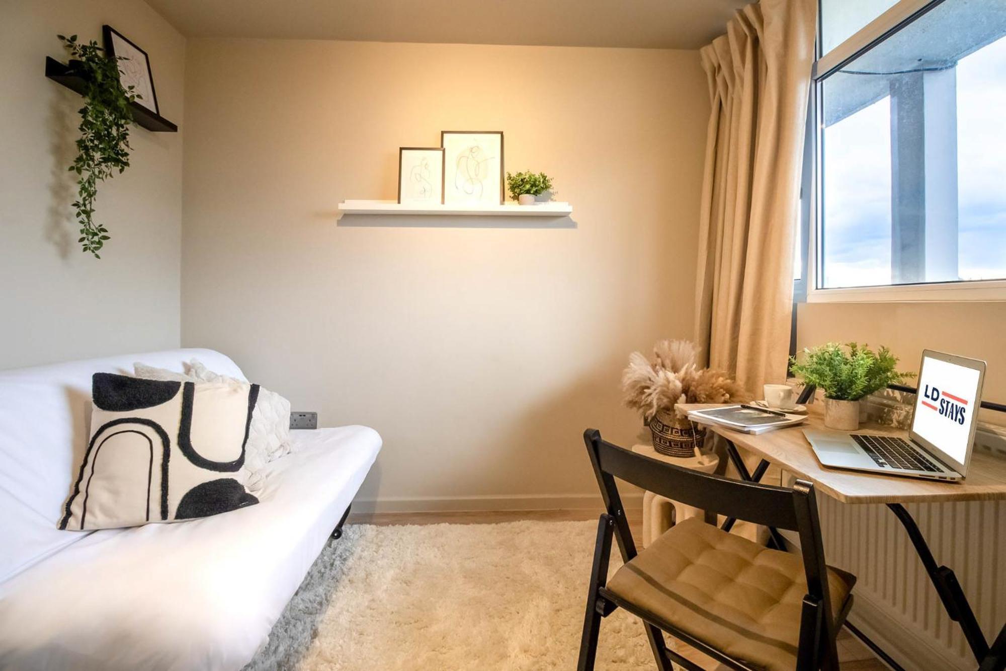 2br 2ba Sleeps 6 King Beds Views E1 Londen