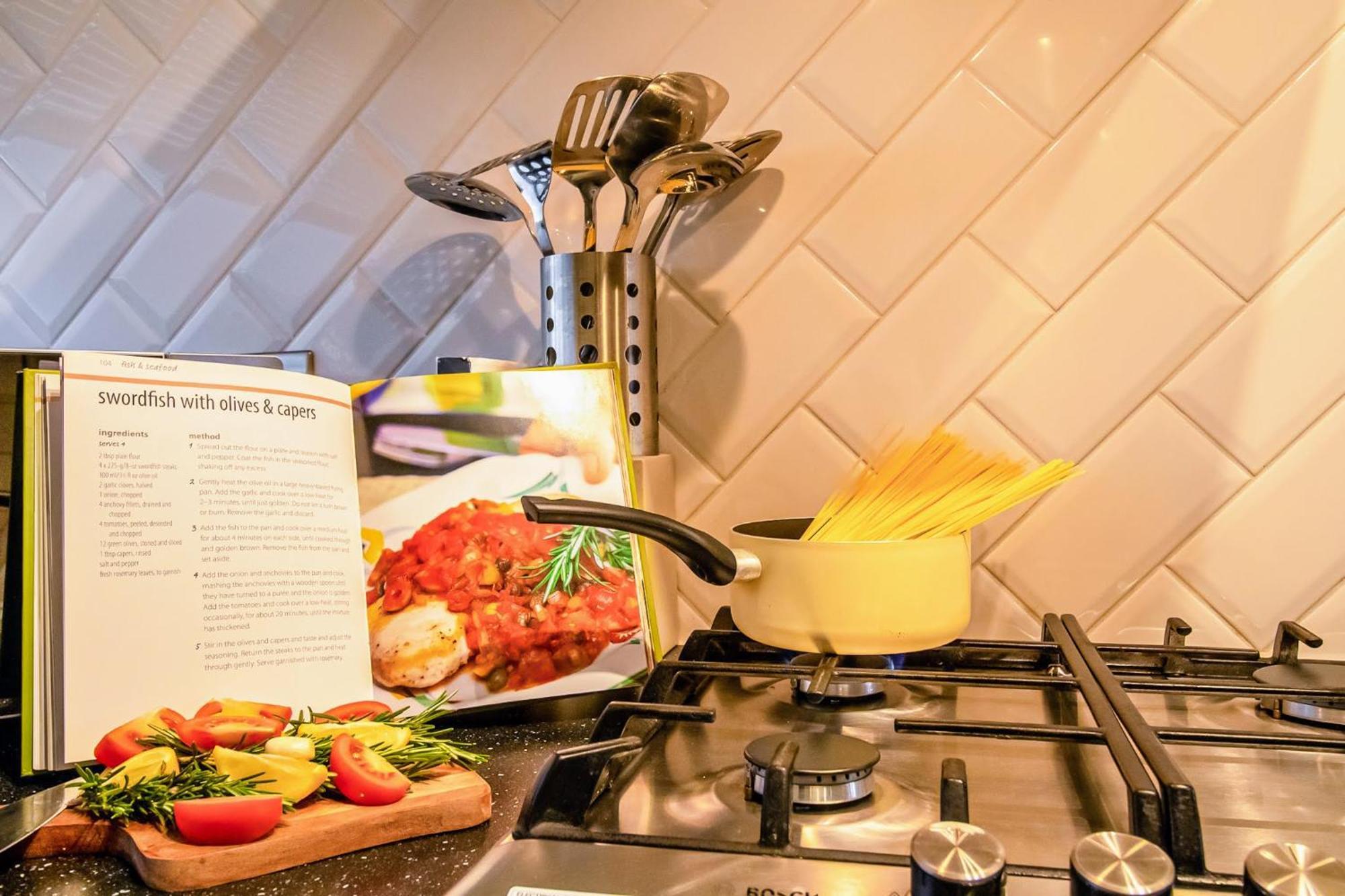 2br 2ba Sleeps 6 King Beds Views E1 Appartement Londen
