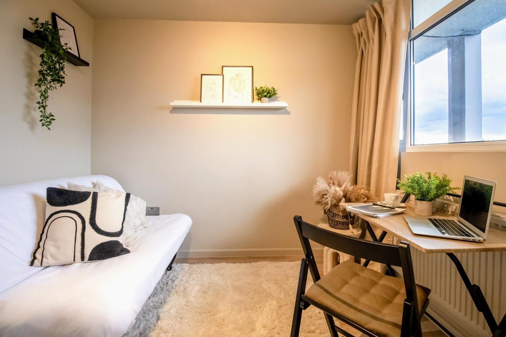 2br 2ba Sleeps 6 King Beds Views E1 Londen